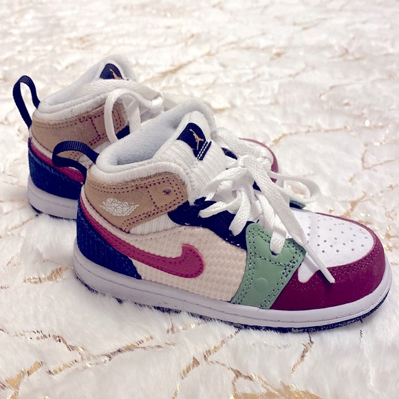 Jordan 1 Mid SE (TD) - Picture 1 of 4